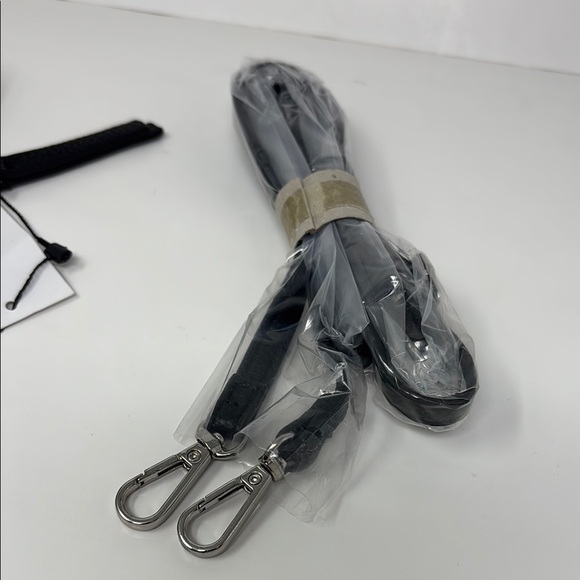 The Drop Phone Bag Desaline Women's Handbags black color - Picture 3 of 9